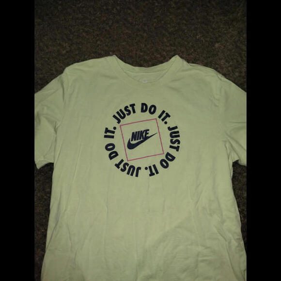 Nike Shirt, Size XL - Picture 3 of 4